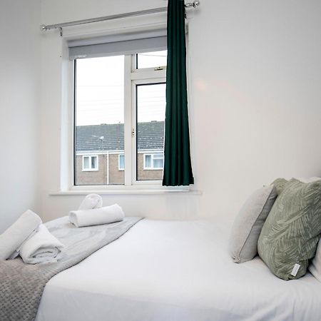 Quiet And Comfy House With 2 Bedrooms And 2 Bathrooms Super Fast Wifi And Crisp Hotel Standard White Linen Hosted By Our Home Short Stays Darlington (Durham) Exterior foto