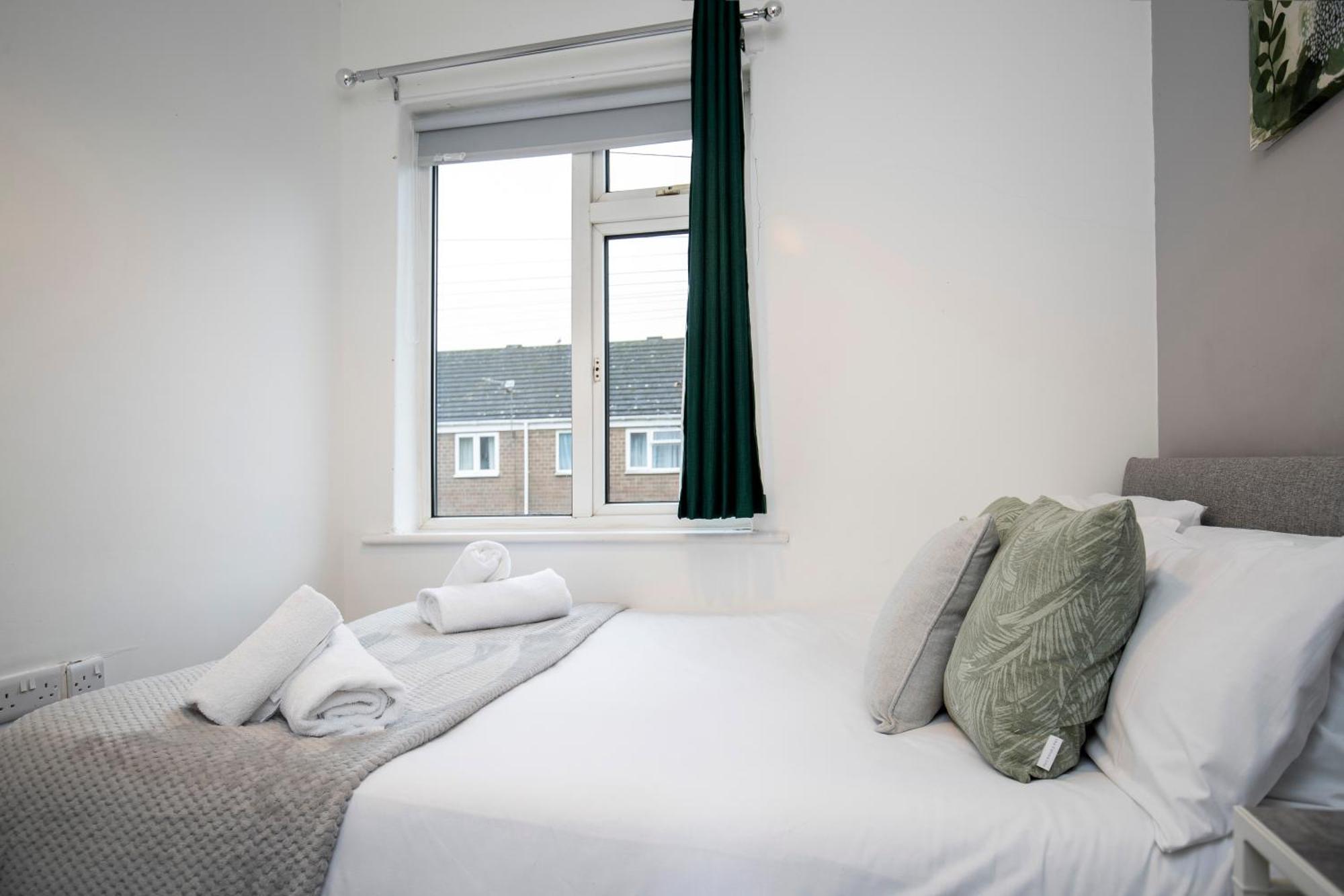 Quiet And Comfy House With 2 Bedrooms And 2 Bathrooms Super Fast Wifi And Crisp Hotel Standard White Linen Hosted By Our Home Short Stays Darlington (Durham) Exterior foto