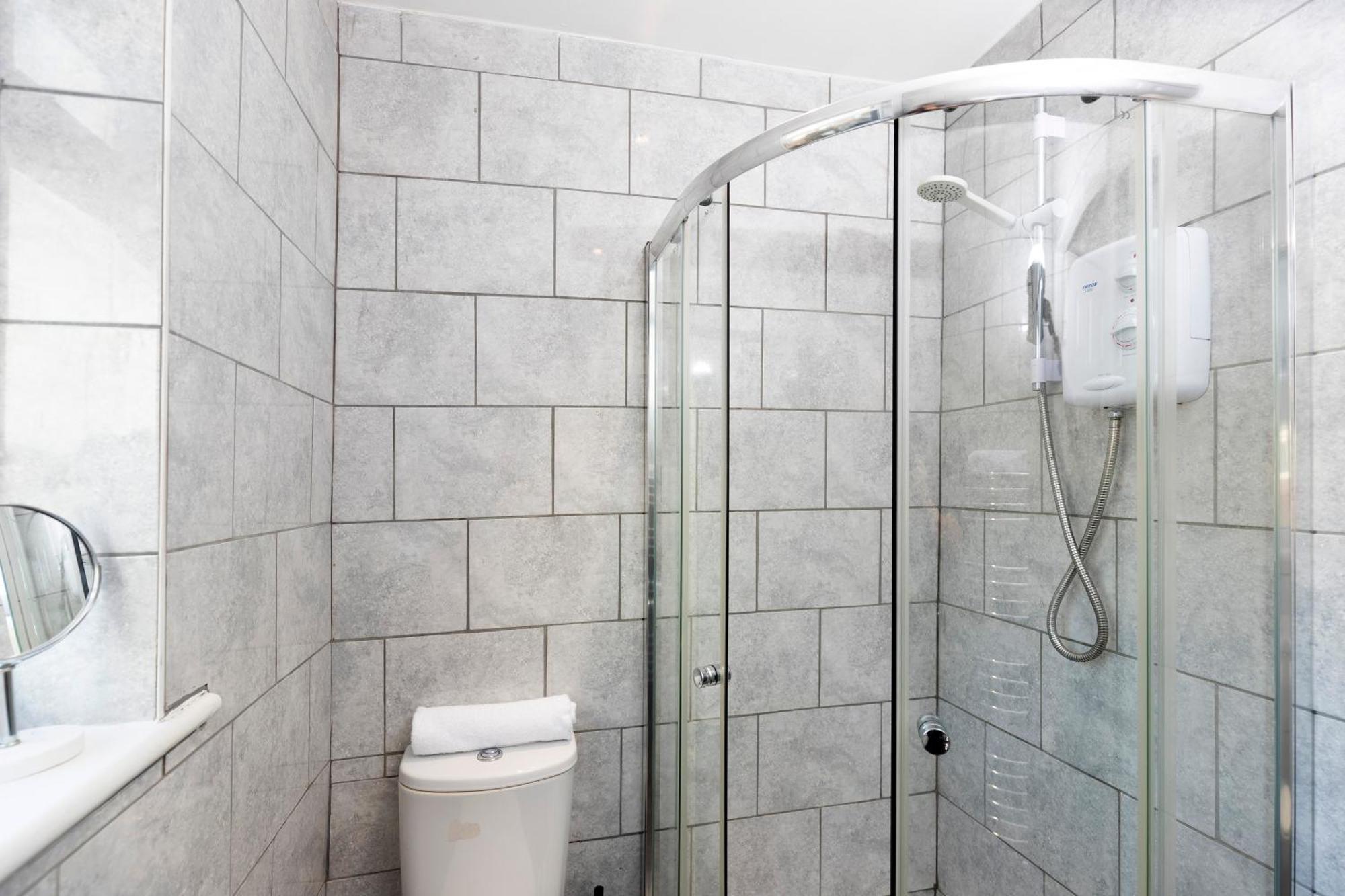 Quiet And Comfy House With 2 Bedrooms And 2 Bathrooms Super Fast Wifi And Crisp Hotel Standard White Linen Hosted By Our Home Short Stays Darlington (Durham) Exterior foto