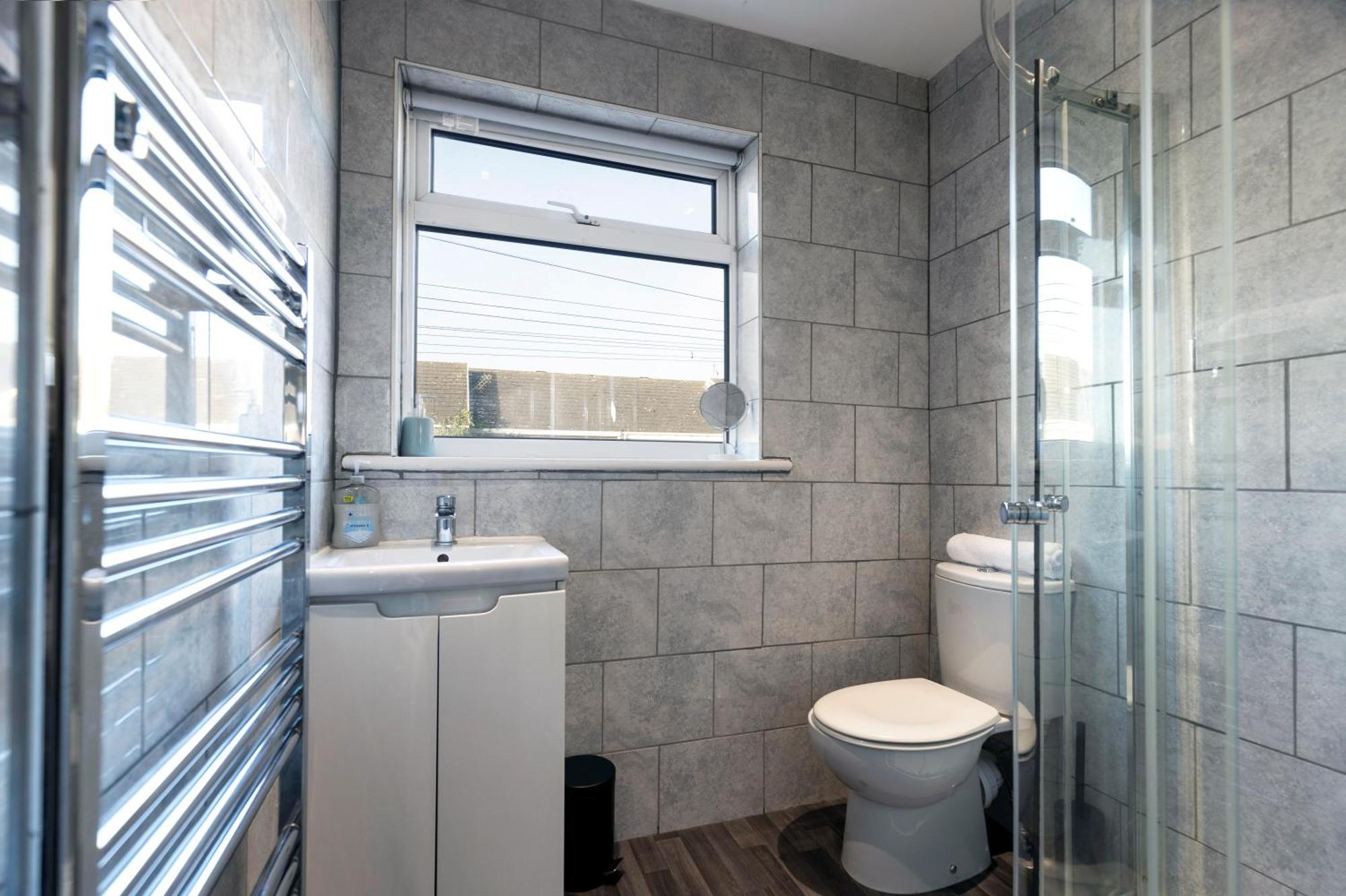 Quiet And Comfy House With 2 Bedrooms And 2 Bathrooms Super Fast Wifi And Crisp Hotel Standard White Linen Hosted By Our Home Short Stays Darlington (Durham) Exterior foto