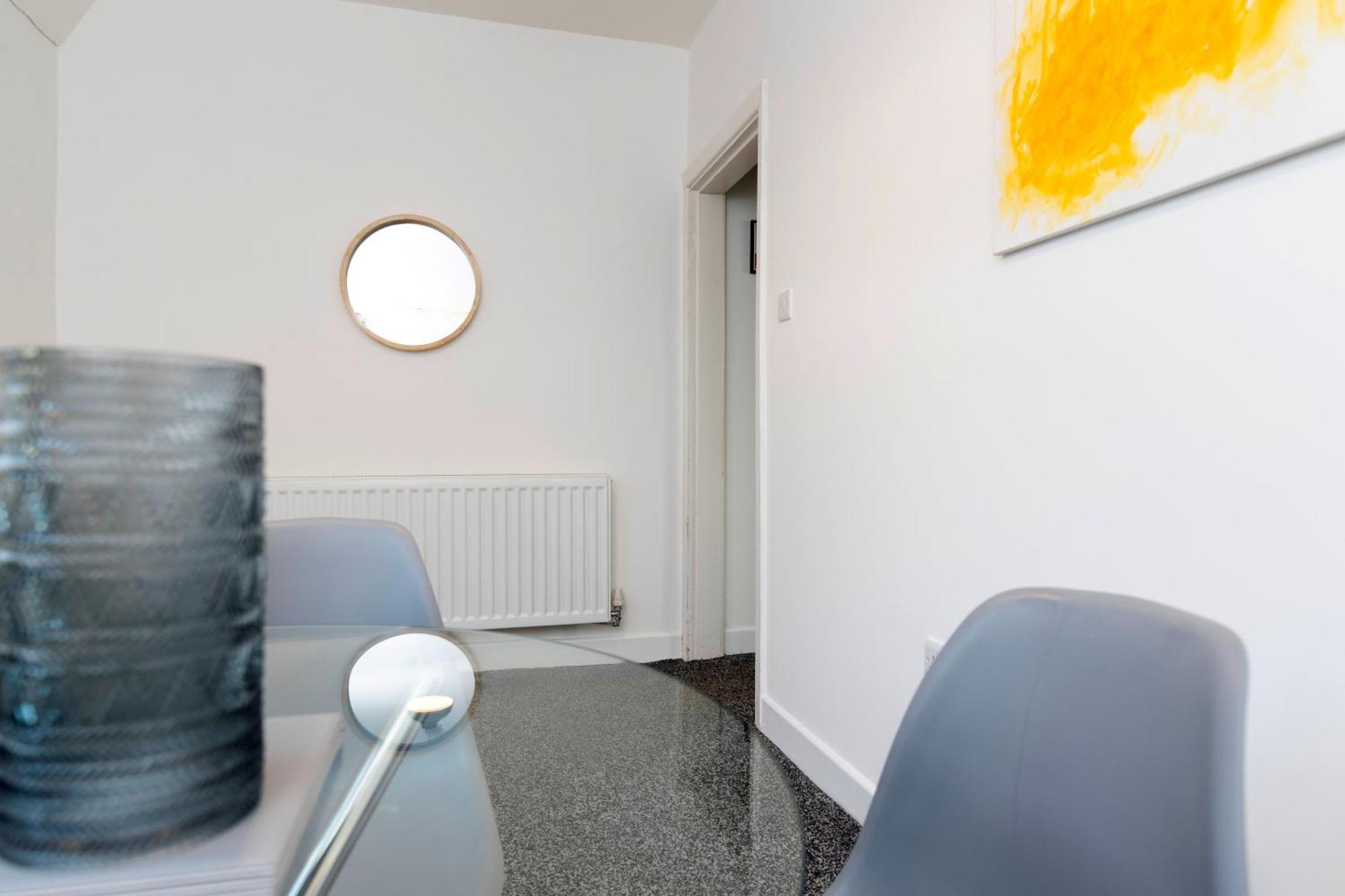 Quiet And Comfy House With 2 Bedrooms And 2 Bathrooms Super Fast Wifi And Crisp Hotel Standard White Linen Hosted By Our Home Short Stays Darlington (Durham) Exterior foto