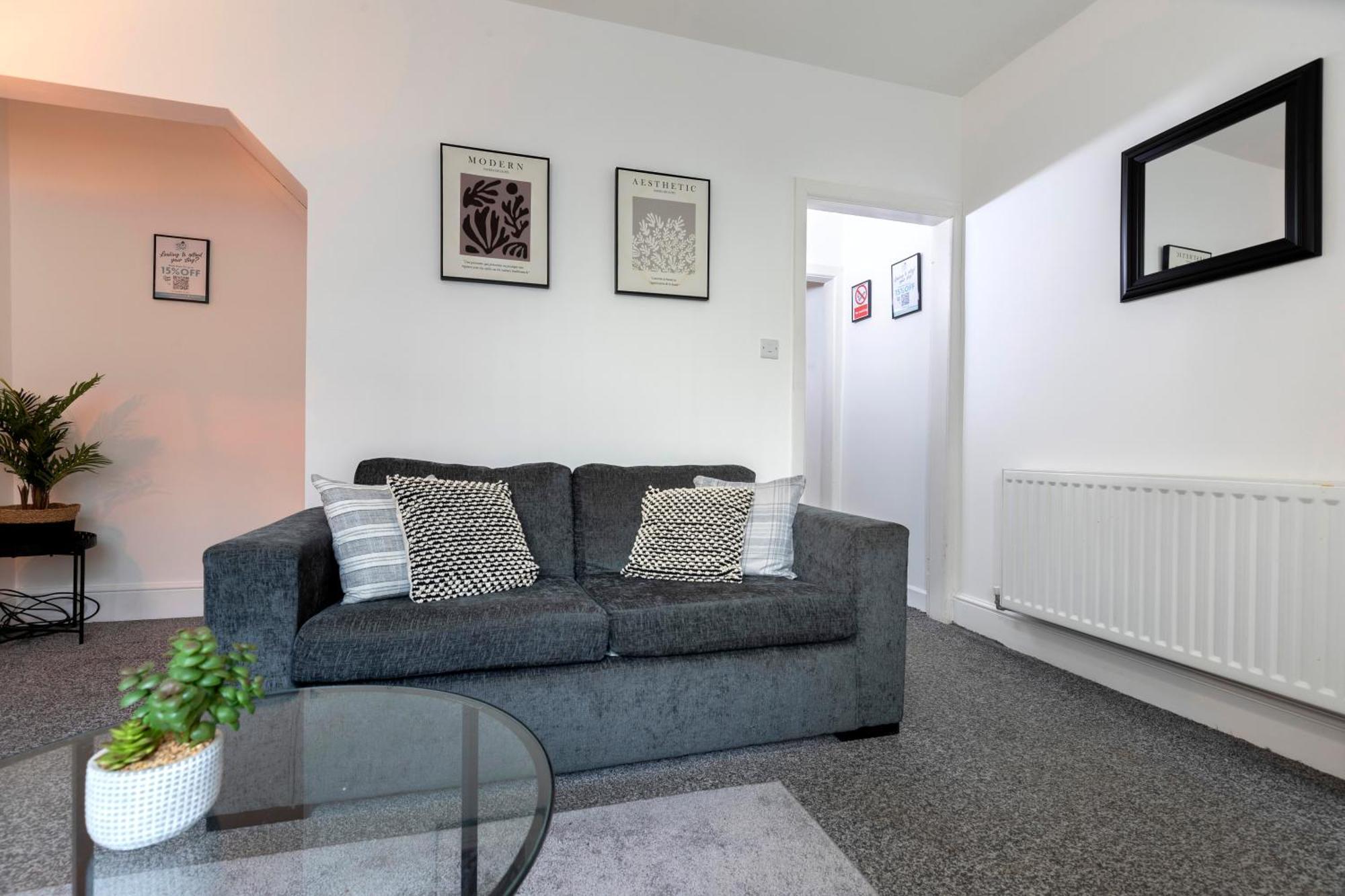 Quiet And Comfy House With 2 Bedrooms And 2 Bathrooms Super Fast Wifi And Crisp Hotel Standard White Linen Hosted By Our Home Short Stays Darlington (Durham) Exterior foto