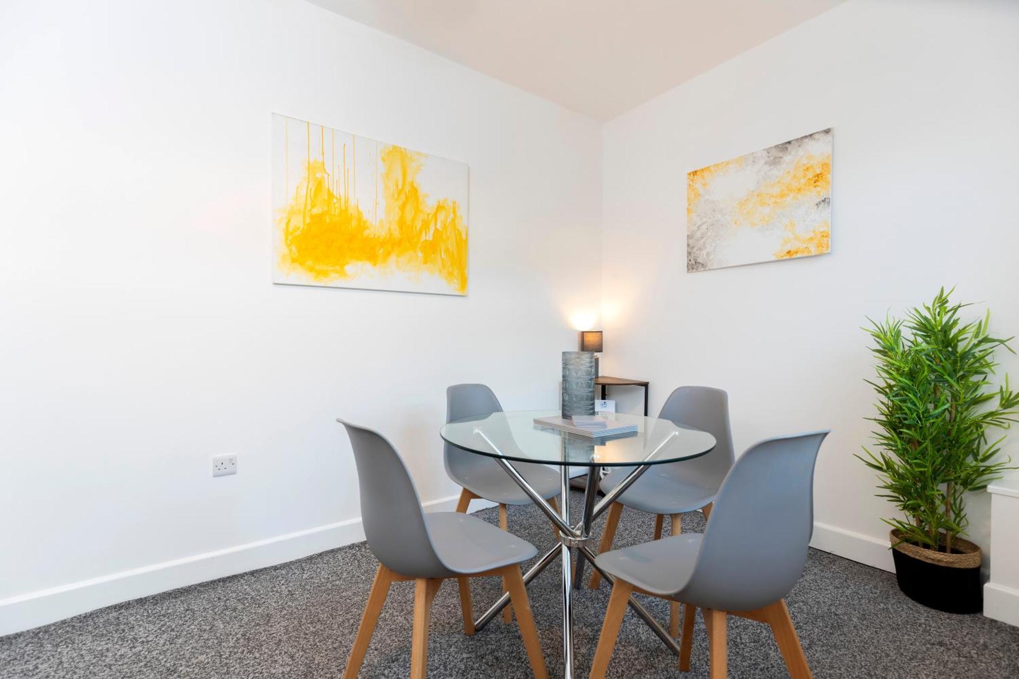 Quiet And Comfy House With 2 Bedrooms And 2 Bathrooms Super Fast Wifi And Crisp Hotel Standard White Linen Hosted By Our Home Short Stays Darlington (Durham) Exterior foto